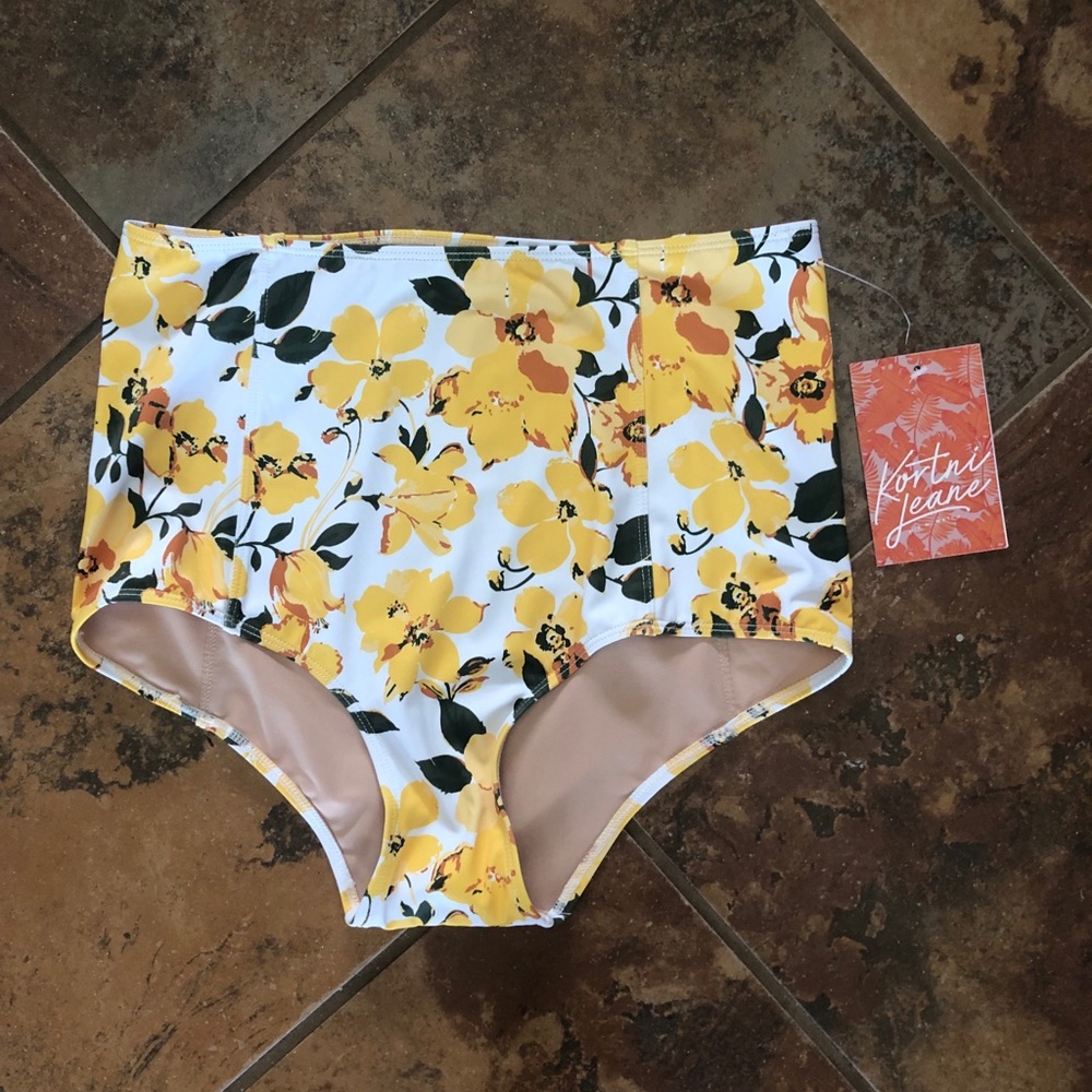 NWT Medium Kortni Jeane